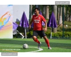 足球中超队长带伤上阵，拼劲获赞