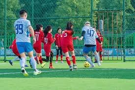 海斯单挑主教练雷迪克，没打进！