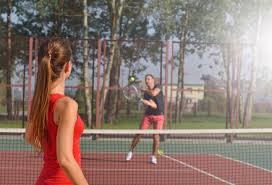 主裁判吹了北京国安的手球犯规！主裁判认为江文豪有手球犯规！但是江文豪一直示意球是擦到了他的肋部！回看也是一样！！！！！